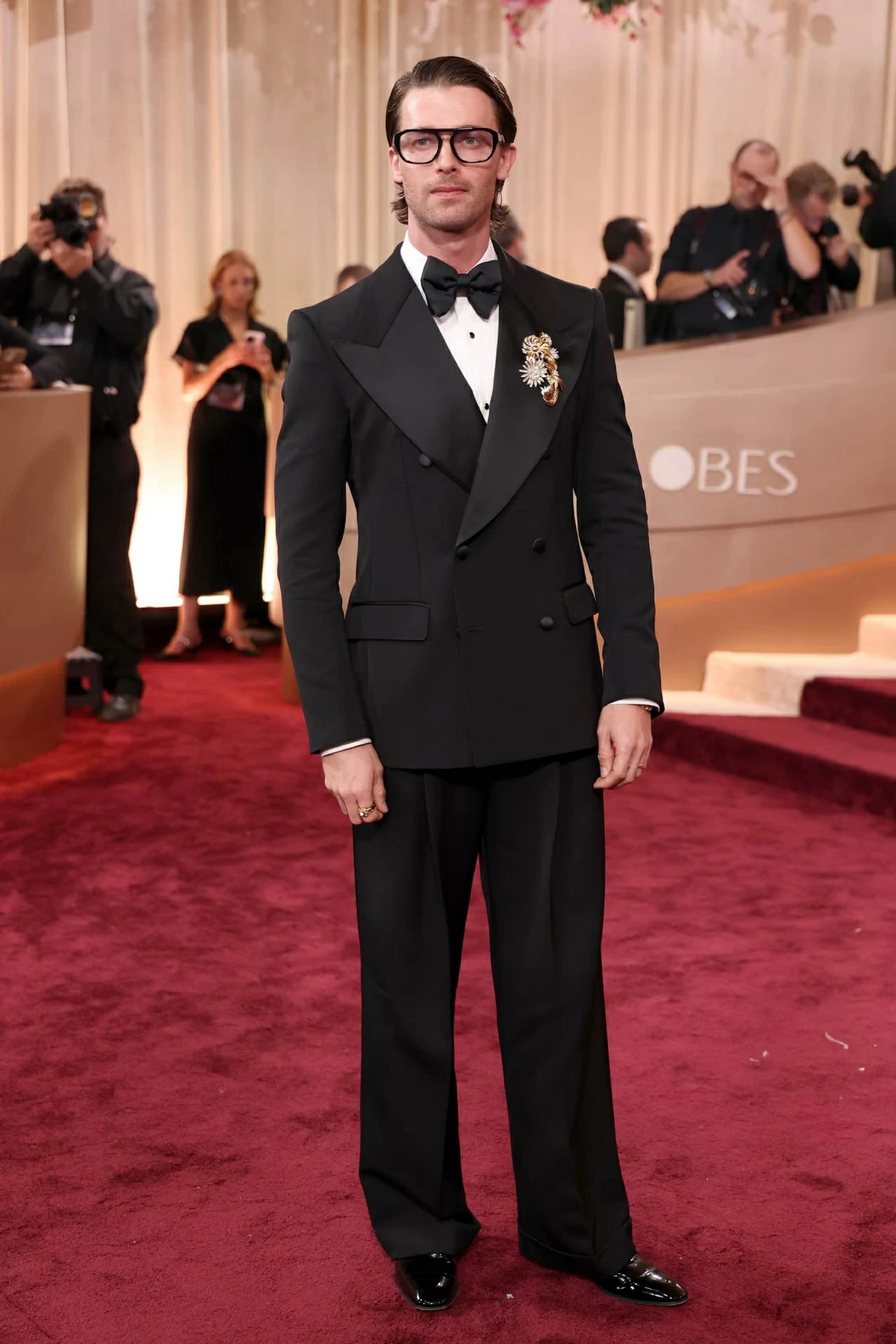 Nhìn lại những bộ cánh rực rỡ trên thảm đỏ lễ trao giải Quả cầu vàng 2026