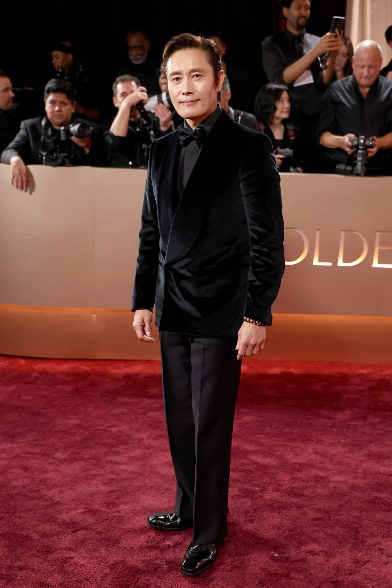 Nhìn lại những bộ cánh rực rỡ trên thảm đỏ lễ trao giải Quả cầu vàng 2026