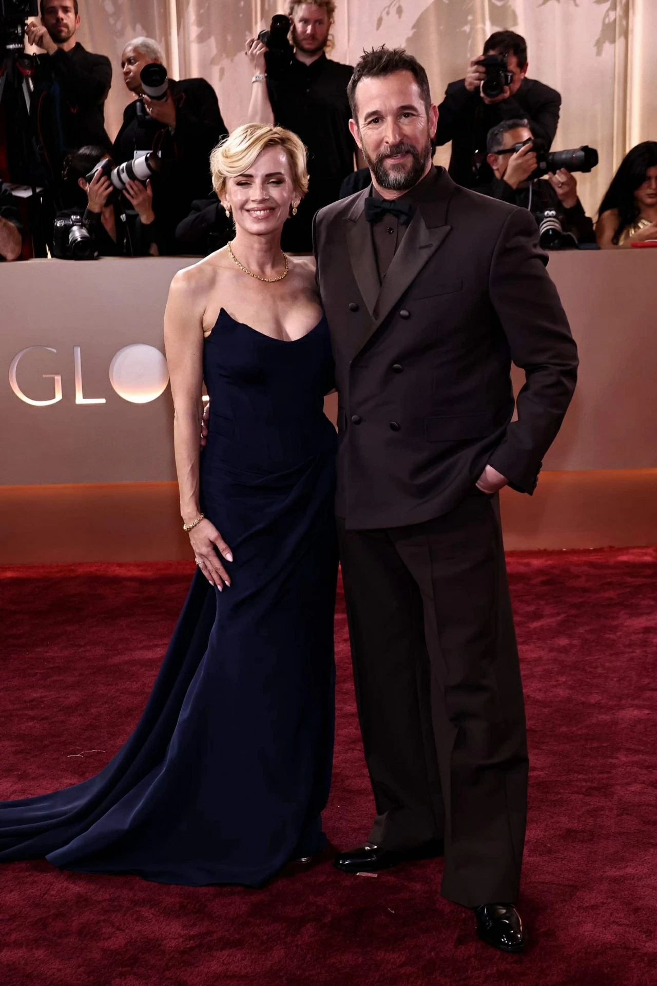 Nhìn lại những bộ cánh rực rỡ trên thảm đỏ lễ trao giải Quả cầu vàng 2026