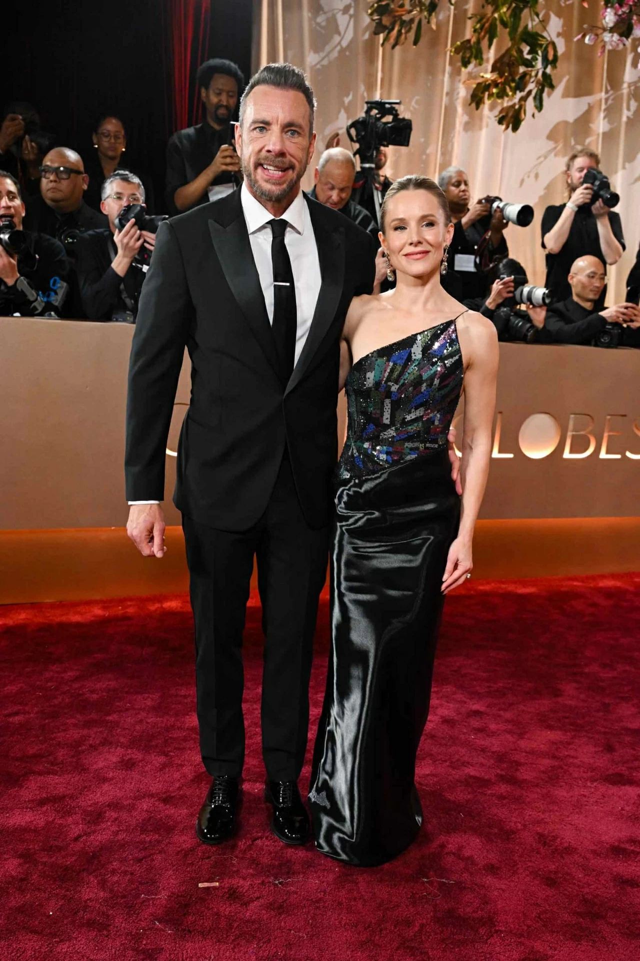 Nhìn lại những bộ cánh rực rỡ trên thảm đỏ lễ trao giải Quả cầu vàng 2026