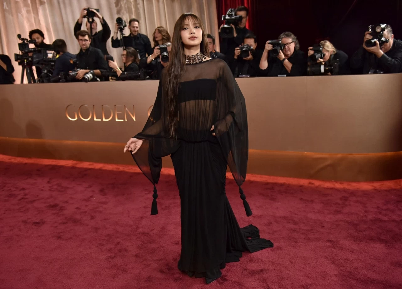 Nhìn lại những bộ cánh rực rỡ trên thảm đỏ lễ trao giải Quả cầu vàng 2026