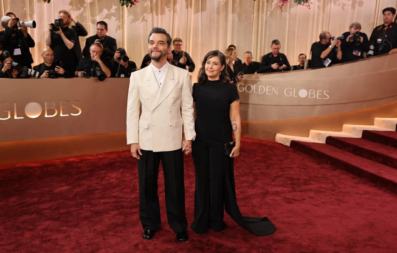 Nhìn lại những bộ cánh rực rỡ trên thảm đỏ lễ trao giải Quả cầu vàng 2026