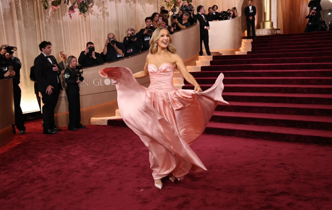 Nhìn lại những bộ cánh rực rỡ trên thảm đỏ lễ trao giải Quả cầu vàng 2026