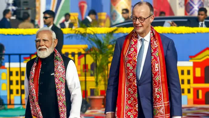 Thủ tướng Đức thăm Ấn Độ, muốn lôi kéo New Delhi thoát Nga; ông Modi khẳng định cùng sát cánh chống một mối đe dọa nghiêm trọng nhất nhân loại Thủ tướng Đức thăm Ấn Độ, muốn lôi kéo New Delhi thoát Nga; ông Modi khẳng định cùng sát cánh chống một mối đe dọa nghiêm trọng nhất nhân loại