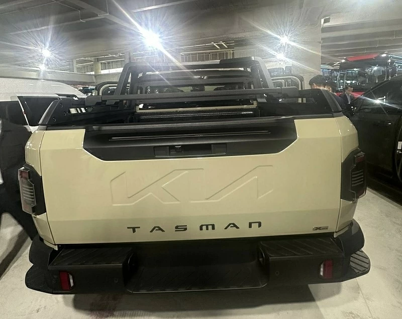 Ở phía sau, Kia Tasman được thiết kế thùng hàng có dung tích 1.173 lít. Ở phía sau, Kia Tasman được thiết kế thùng hàng có dung tích 1.173 lít.