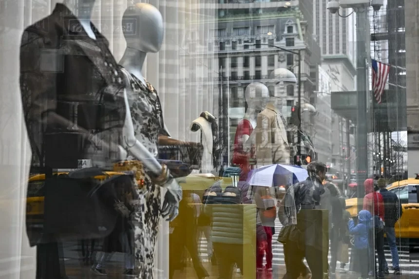 P11C03: Khi tủ quần áo trở thành nguồn thu của người trẻ Mỹ