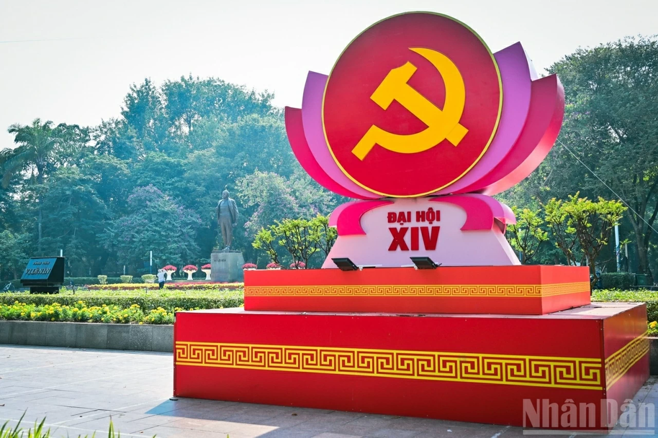 Thủ đô Hà Nội rực rỡ đón chào Đại hội XIV của Đảng