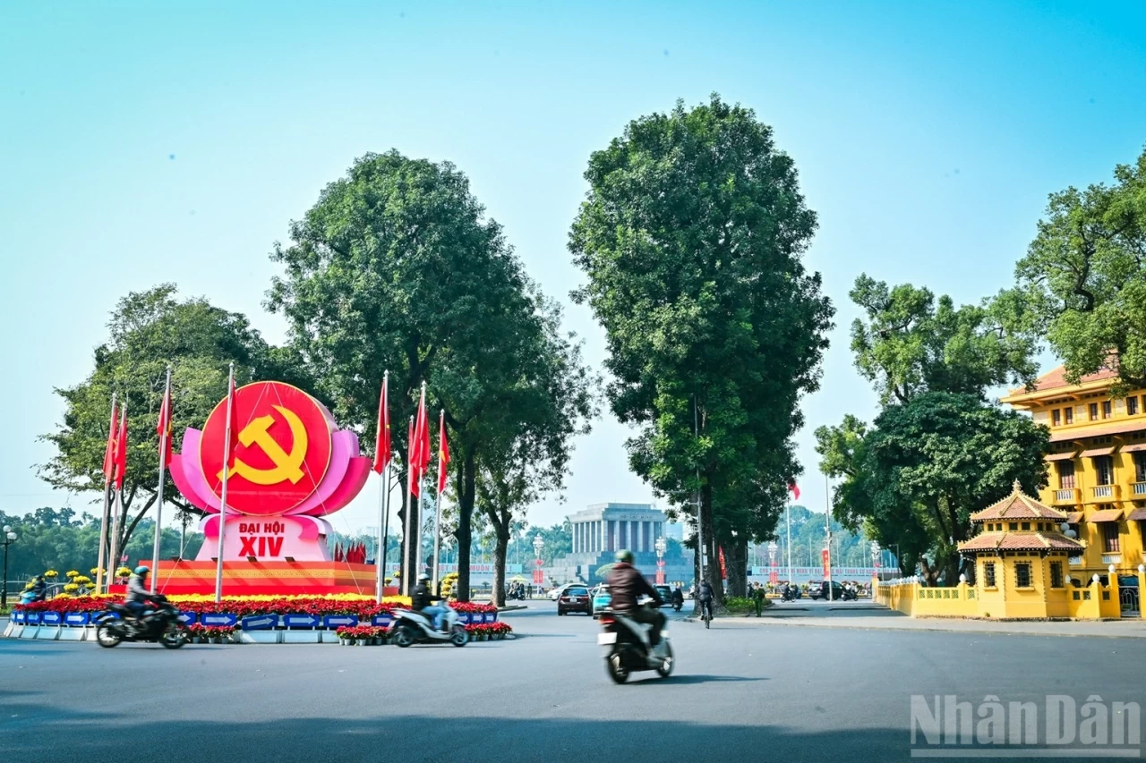 Thủ đô Hà Nội rực rỡ đón chào Đại hội XIV của Đảng