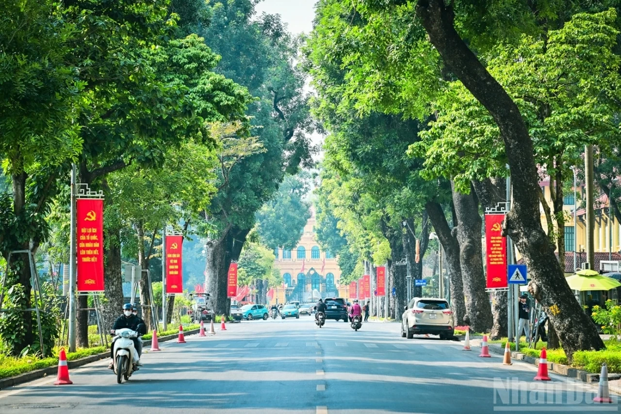 Thủ đô Hà Nội rực rỡ đón chào Đại hội XIV của Đảng