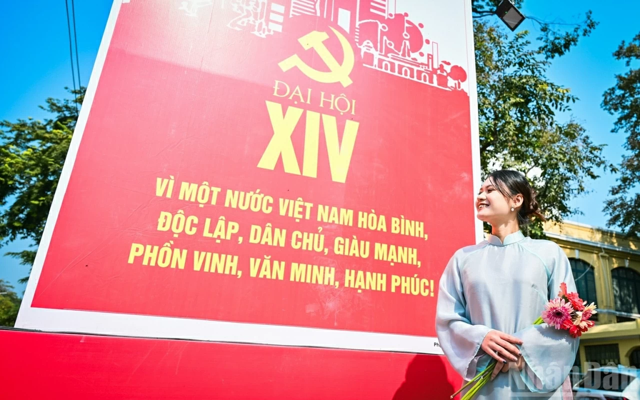 Thủ đô Hà Nội rực rỡ đón chào Đại hội XIV của Đảng