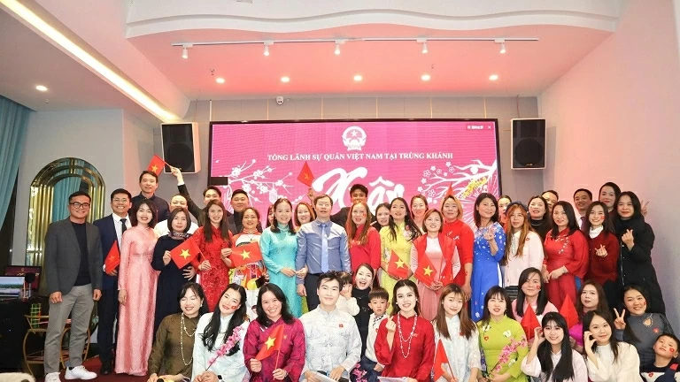 Xuân Quê hương đầu tiên của kiều bào ở Trùng Khánh