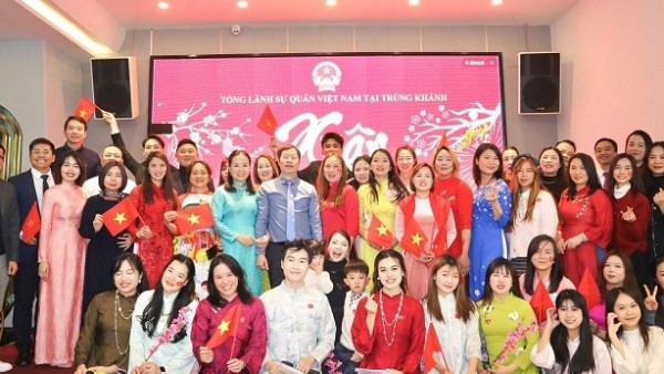 Xuân Quê hương đầu tiên của kiều bào ở Trùng Khánh