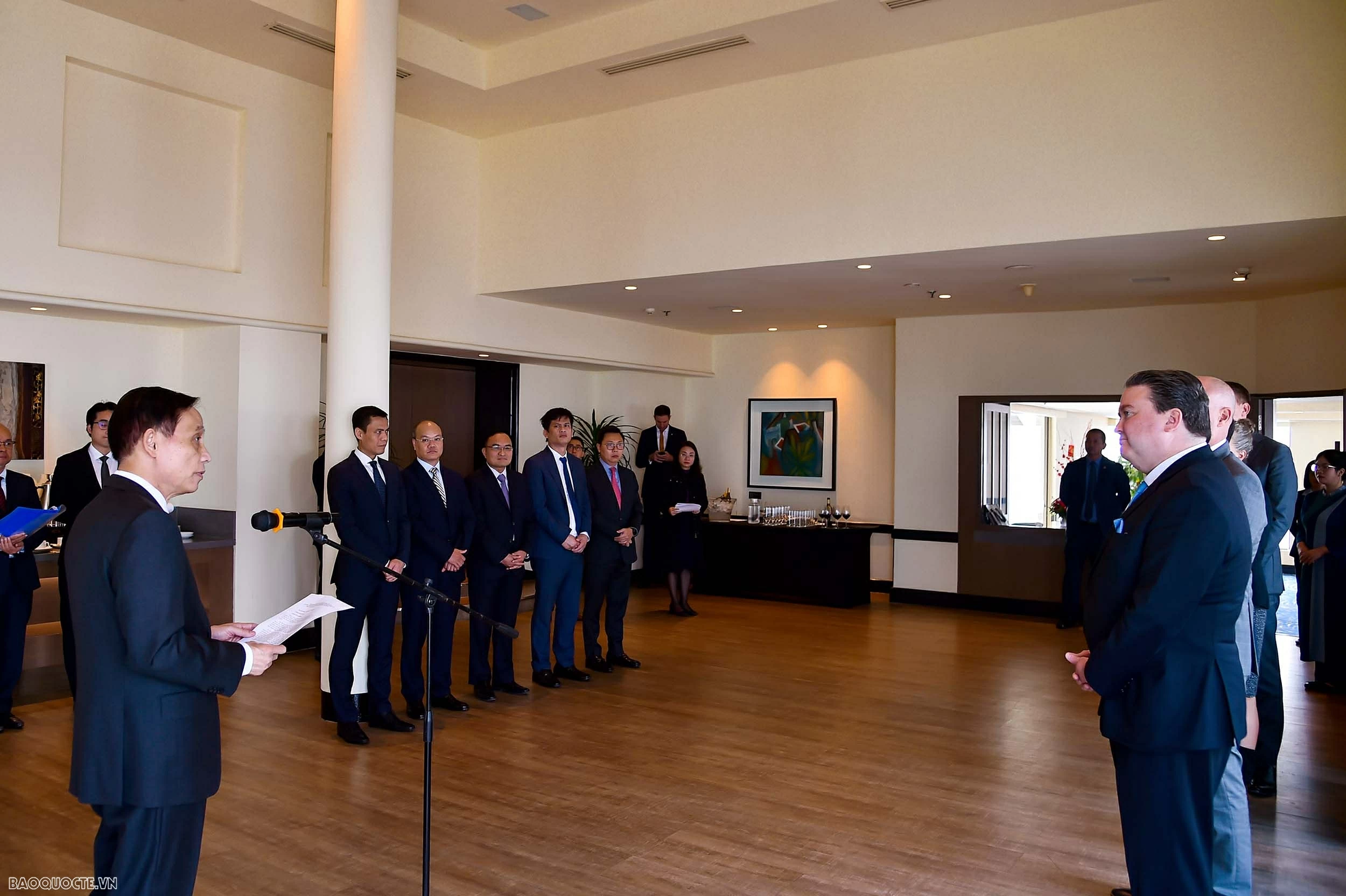 Bộ trưởng Ngoại giao Lê Hoài Trung trao Huân chương Hữu nghị cho Đại sứ Hoa Kỳ