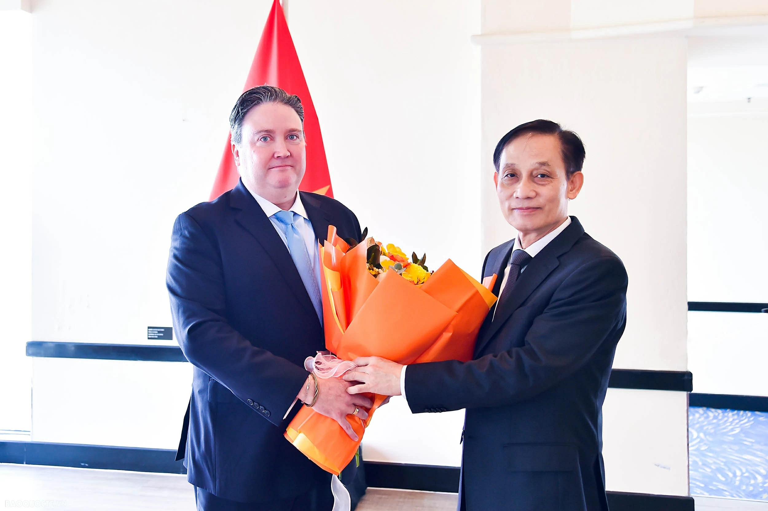Bộ trưởng Ngoại giao Lê Hoài Trung trao Huân chương Hữu nghị cho Đại sứ Hoa Kỳ
