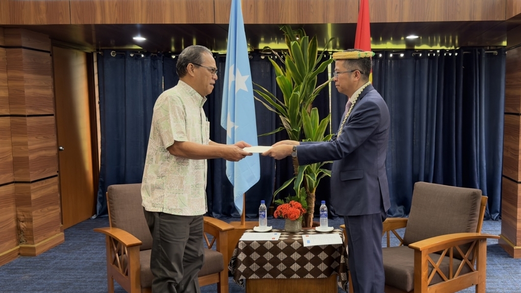 Đại sứ Phạm Thanh Bình trình Quốc thư lên Tổng thống Liên bang Micronesia