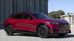 Top 10 xe ô tô bán chậm nhất tháng 12/2025: Ford Mustang Mach-E đội sổ