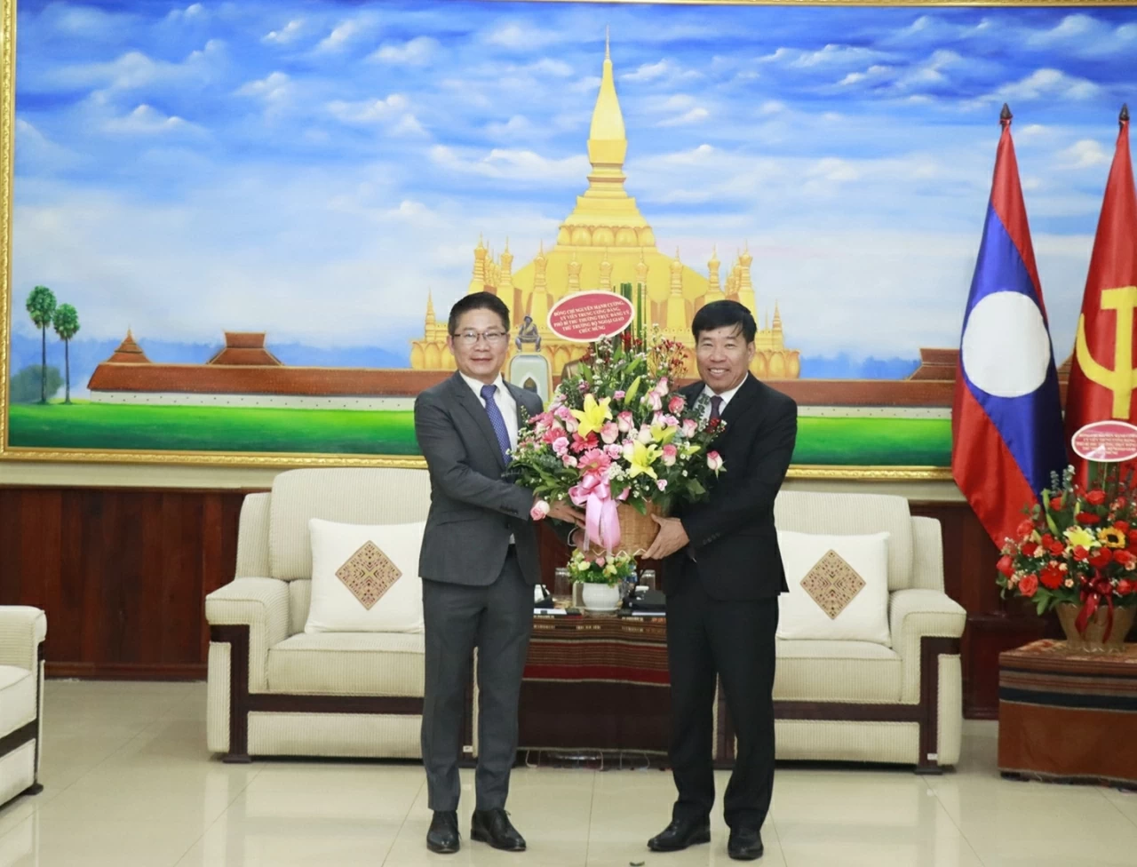 Ủy viên Trung ương Đảng, Thứ trưởng Ngoại giao Nguyễn Mạnh Cường gặp Thường trực Ban Bí thư Ban Chấp hành Trung ương Đảng Nhân dân Cách mạng Lào