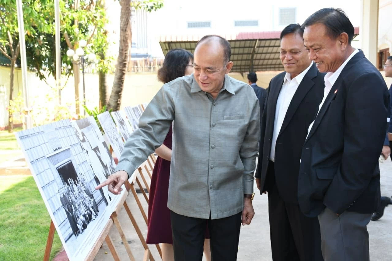 Tổng Lãnh sự quán Việt Nam tại Pakse (Lào) thông tin báo chí về Đại hội đại biểu toàn quốc lần thứ XIV của Đảng Cộng sản Việt Nam Tổng Lãnh sự quán Việt Nam tại Pakse (Lào) thông tin báo chí về Đại hội đại biểu toàn quốc lần thứ XIV của Đảng Cộng sản Việt Nam
