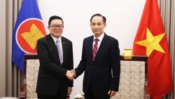 Bộ trưởng Ngoại giao Lê Hoài Trung tiếp Tổng thư ký ASEAN Kao Kim Hourn
