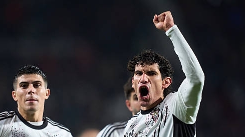 Loại Real Madrid, người cũ ôm mặt khóc rưng rưng