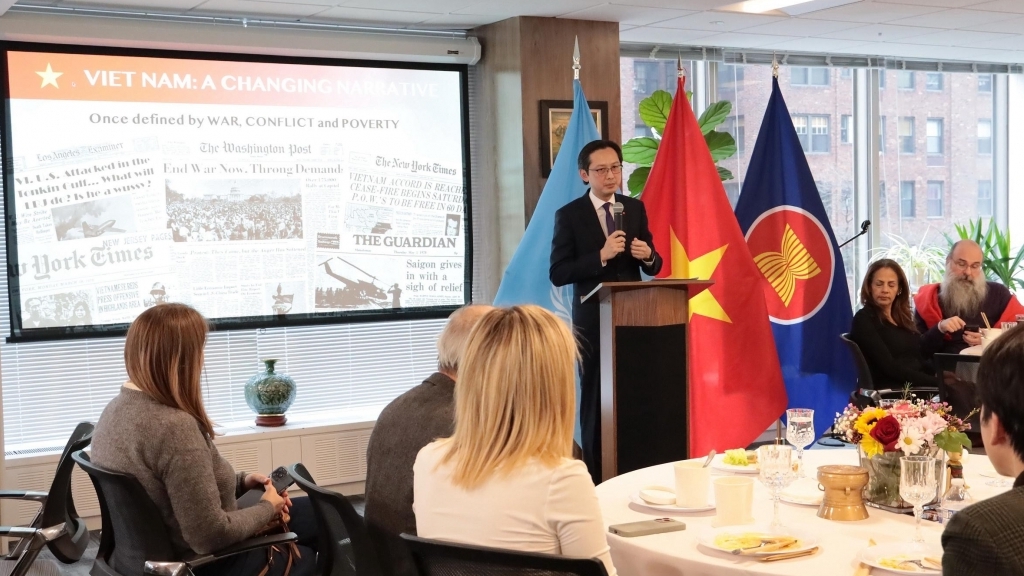 Phái đoàn Việt Nam tại Liên hợp quốc thông tin cho báo chí quốc tế
tại New York về Đại hội Đảng toàn quốc lần thứ XIV