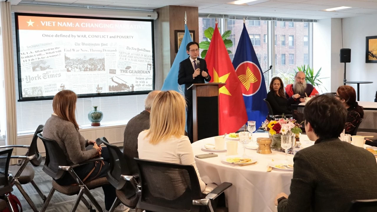 Phái đoàn Việt Nam tại Liên hợp quốc thông tin cho báo chí quốc tế tại New York về Đại hội Đảng toàn quốc lần thứ XIV Phái đoàn Việt Nam tại Liên hợp quốc thông tin cho báo chí quốc tế tại New York về Đại hội Đảng toàn quốc lần thứ XIV