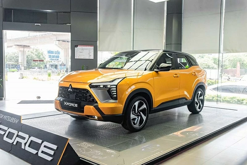 Top 10 xe ô tô động cơ đốt trong bán chạy nhất tháng 12/2025: Mitsubishi Xforce bức tốc mạnh mẽ.