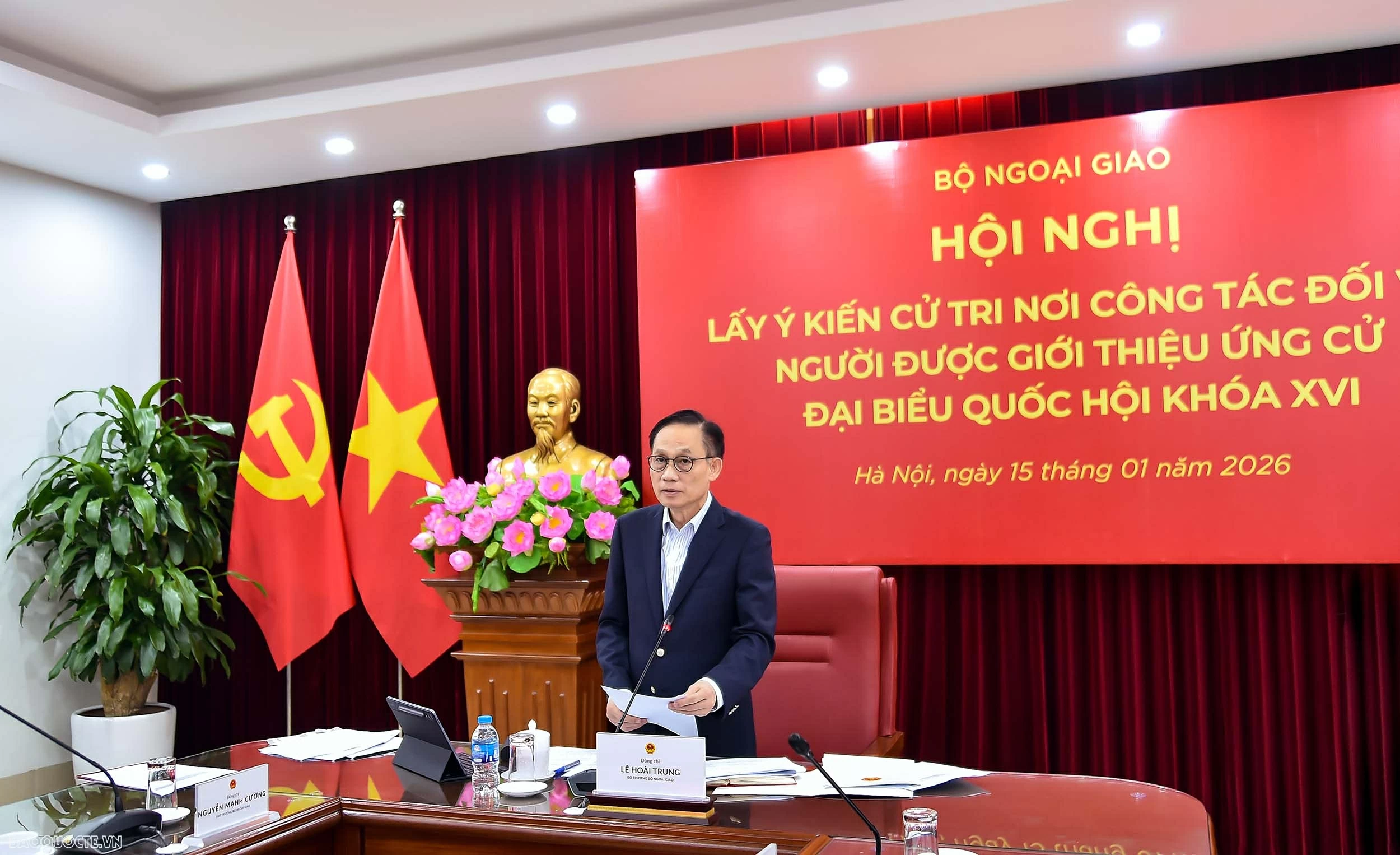 Hội nghị lấy ý kiến cử tri tại Bộ Ngoại giao để giới thiệu đại biểu Quốc hội khóa XVI đối với đồng chí Lê Hoài Trung