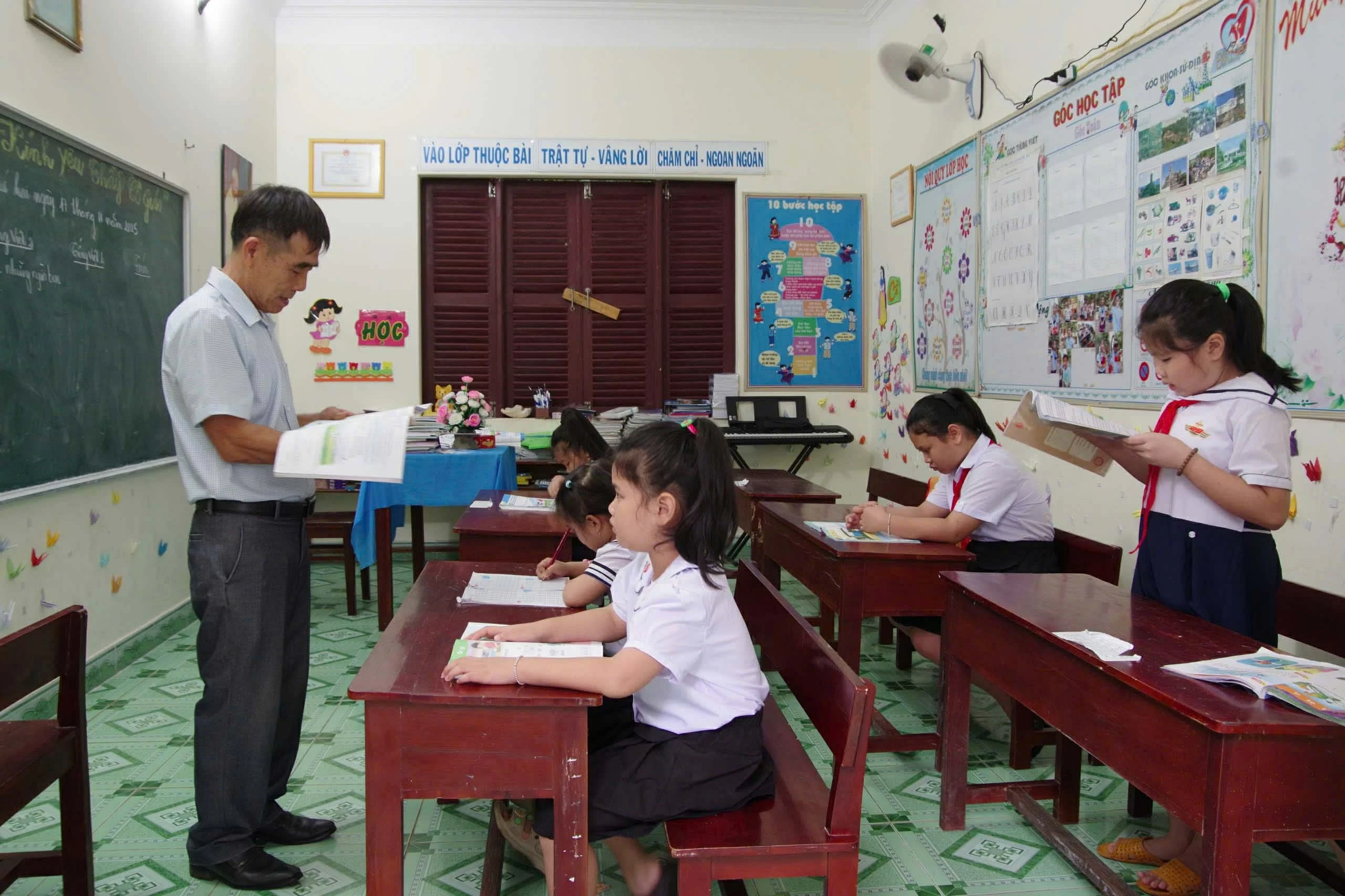 Quân và dân Trường Sa vững niềm tin tiền tiêu, hướng về Đại hội lần thứ XIV của Đảng