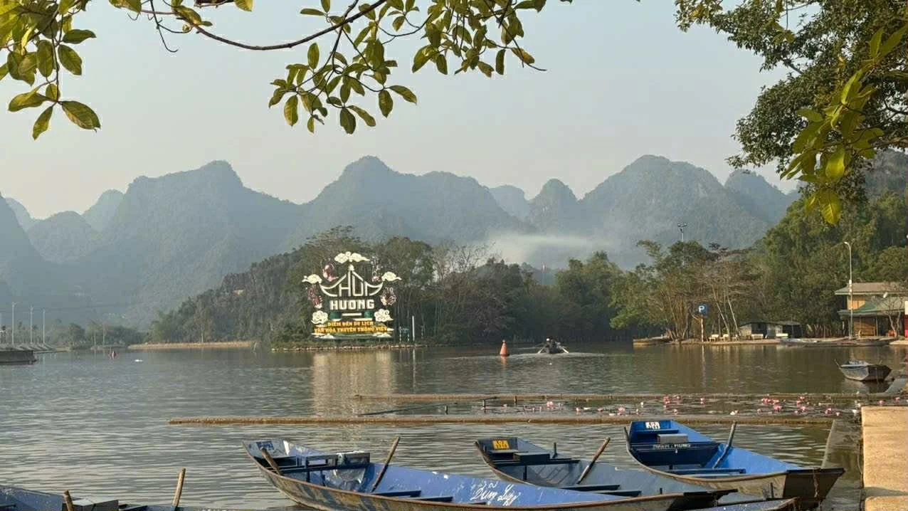 Lễ hội Chùa Hương 2026 hướng tới xây dựng một mùa lễ hội an toàn, văn minh, thân thiện, chất lượng cao Lễ hội Chùa Hương 2026 hướng tới xây dựng một mùa lễ hội an toàn, văn minh, thân thiện, chất lượng cao