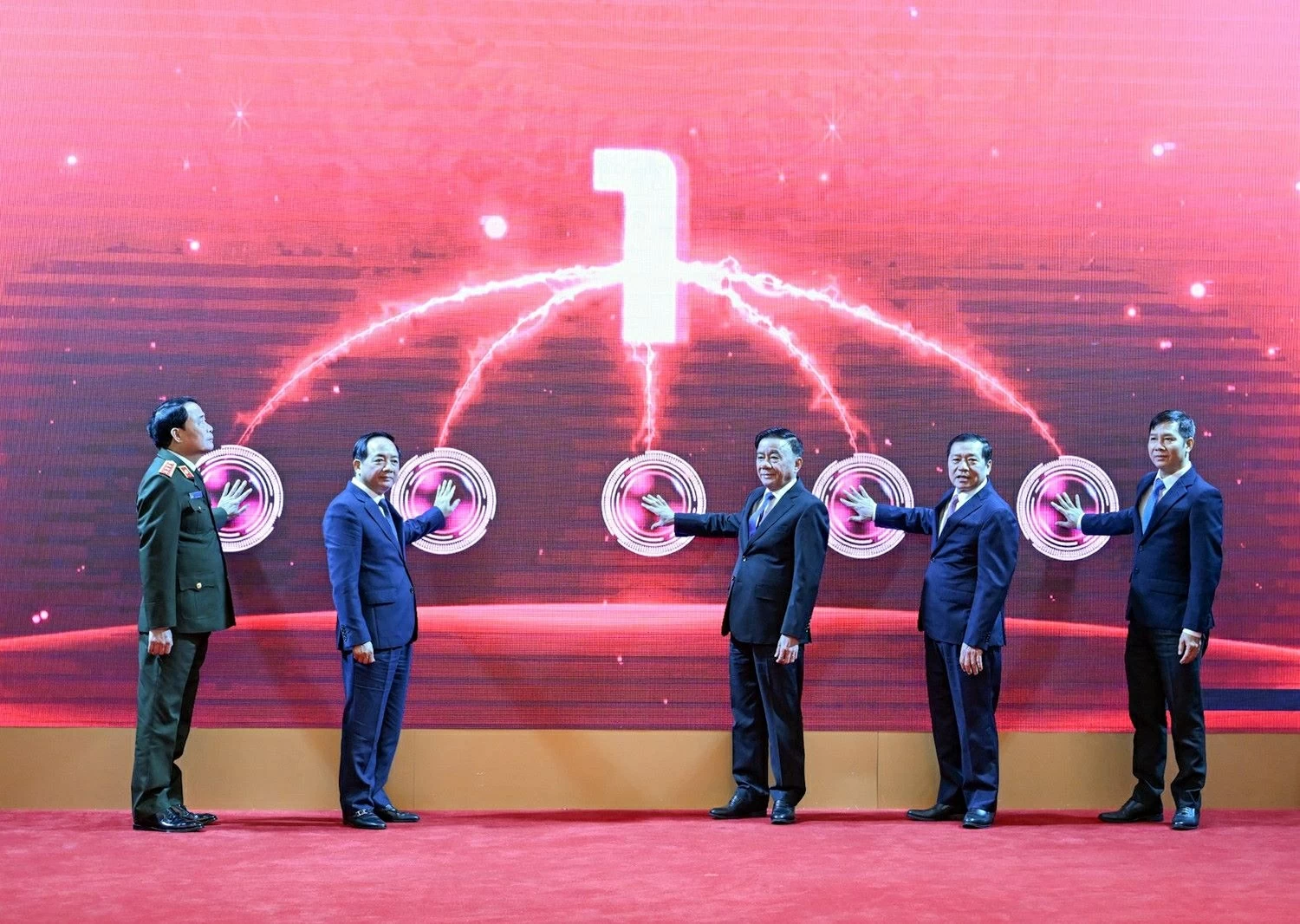 Ứng dụng chính thức đi vào vận hành. (Ảnh: DUY LINH) Ứng dụng chính thức đi vào vận hành. (Ảnh: DUY LINH)