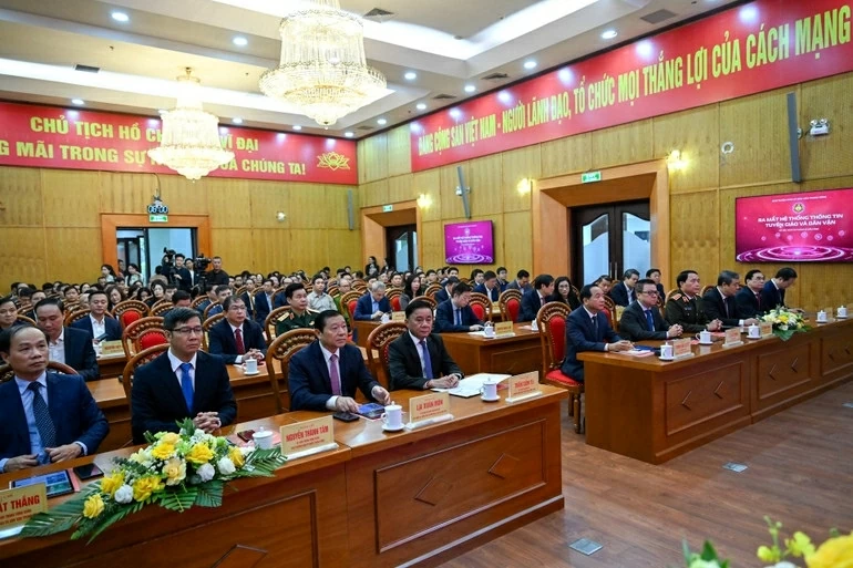 Thường trực Ban Bí thư Trần Cẩm Tú và các đại biểu dự buổi lễ. (Ảnh: DUY LINH)