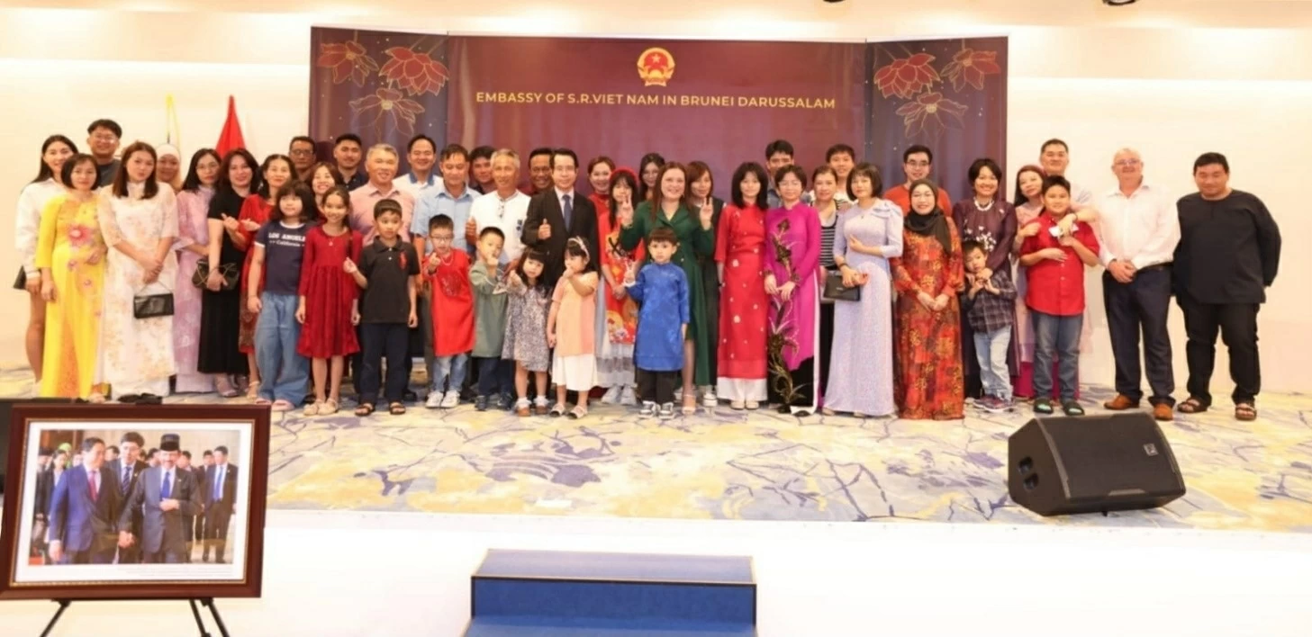 Cộng đồng người Việt tại Brunei Darussalam tích cực tham gia các hoạt động gặp gỡ, giao lưu hướng về đất nước do Đại sứ quán tổ chức