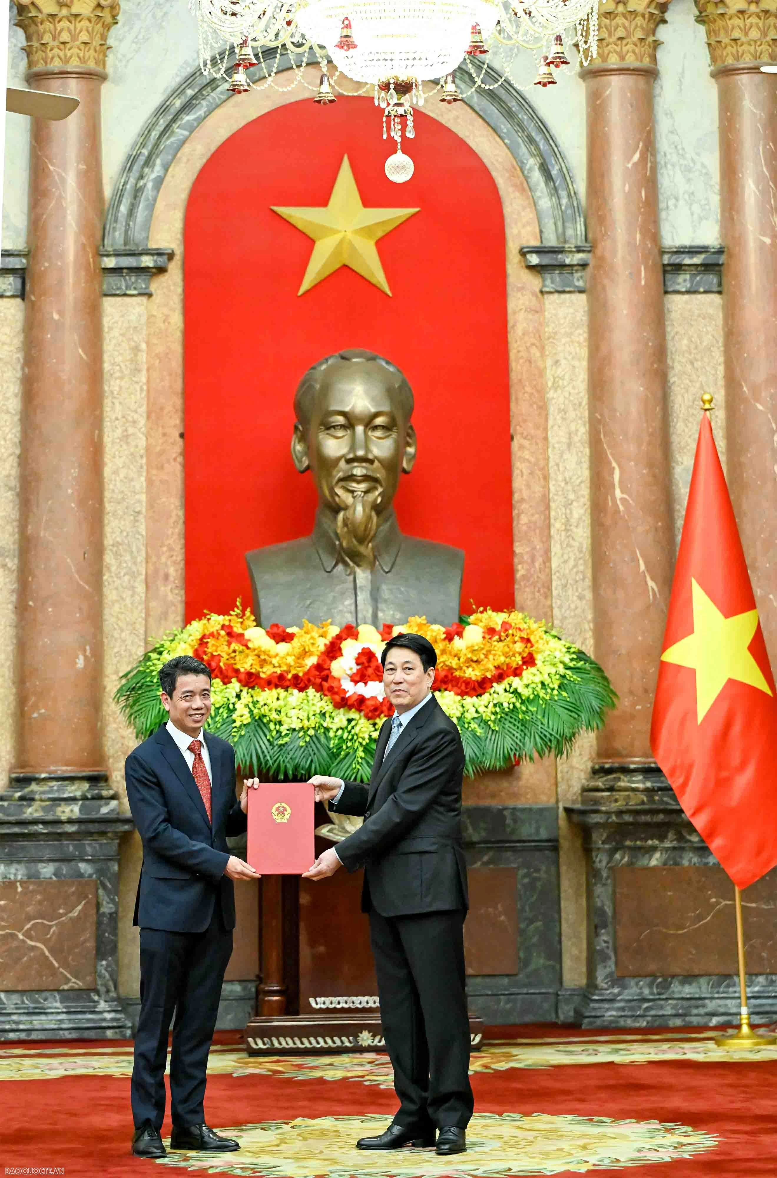 Chủ tịch nước Lương Cường trao quyết định bổ nhiệm Đại sứ Việt Nam ở nước ngoài nhiệm kỳ 2025-2028