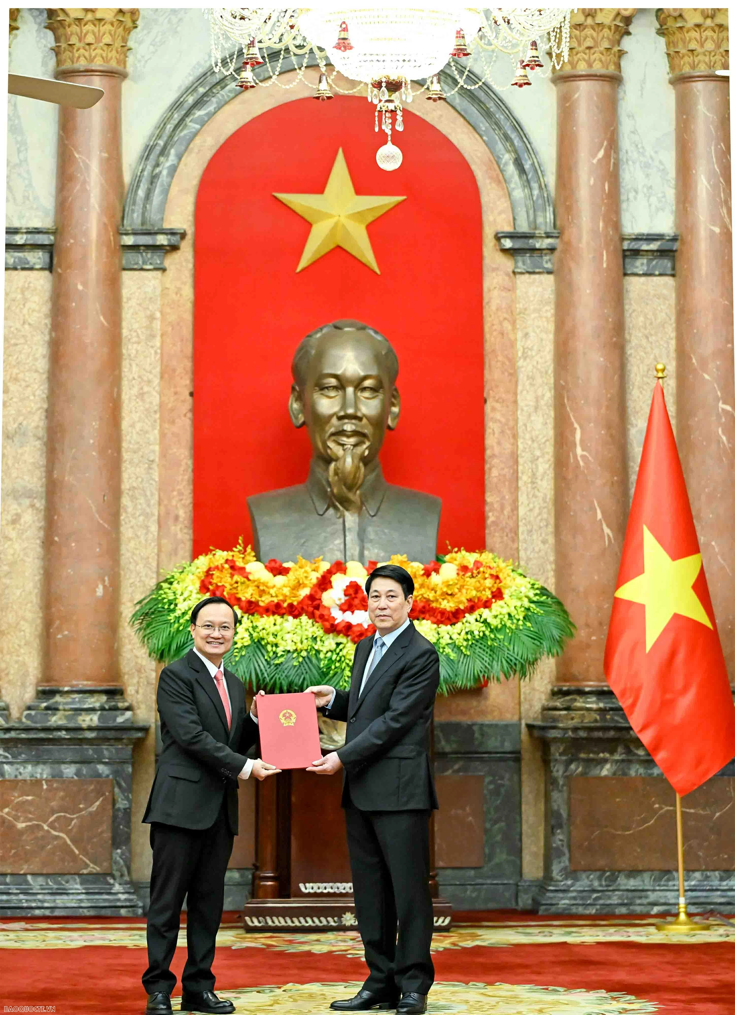 Chủ tịch nước Lương Cường trao quyết định bổ nhiệm Đại sứ Việt Nam ở nước ngoài nhiệm kỳ 2025-2028