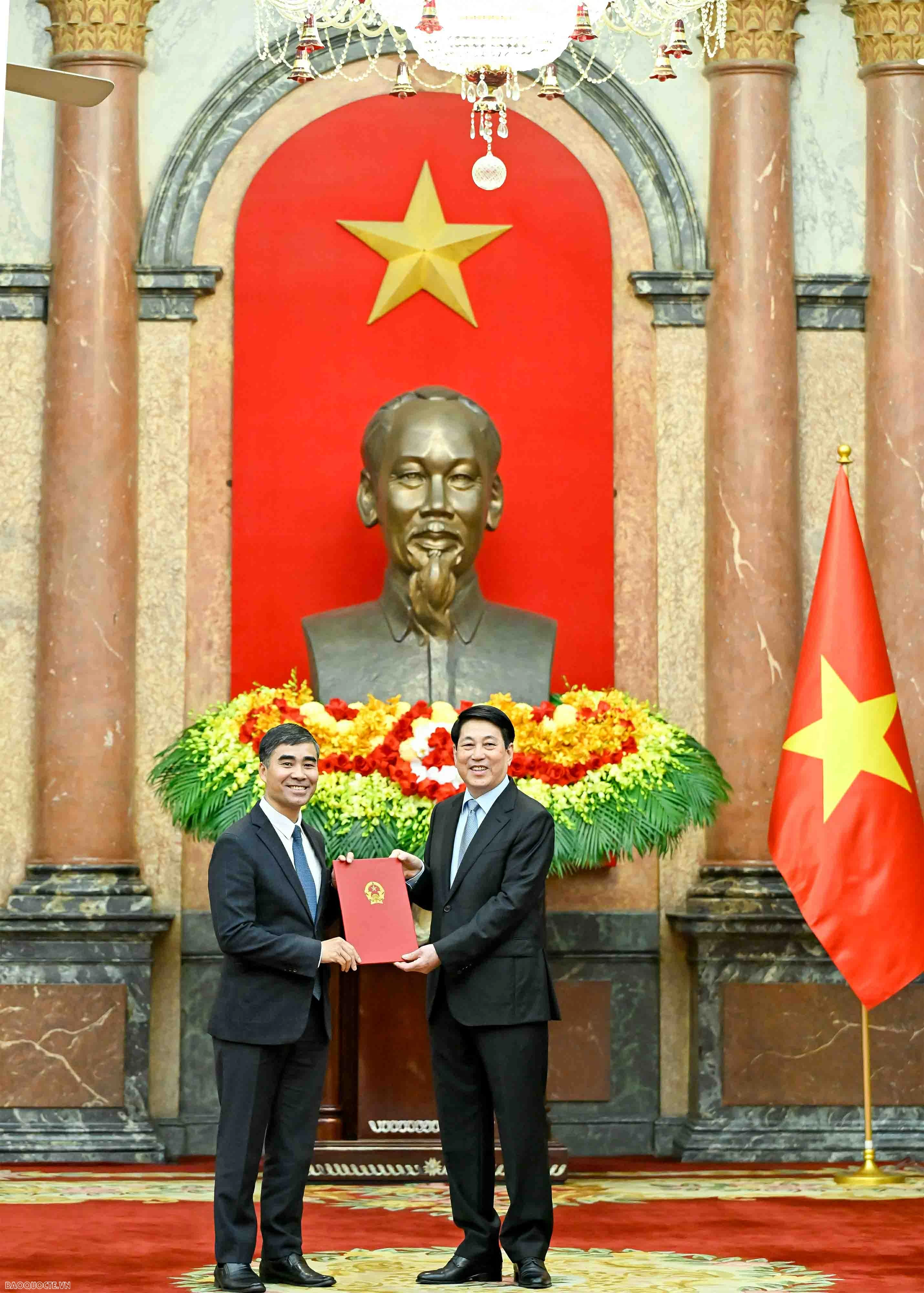 Chủ tịch nước Lương Cường trao quyết định bổ nhiệm Đại sứ Việt Nam ở nước ngoài nhiệm kỳ 2025-2028