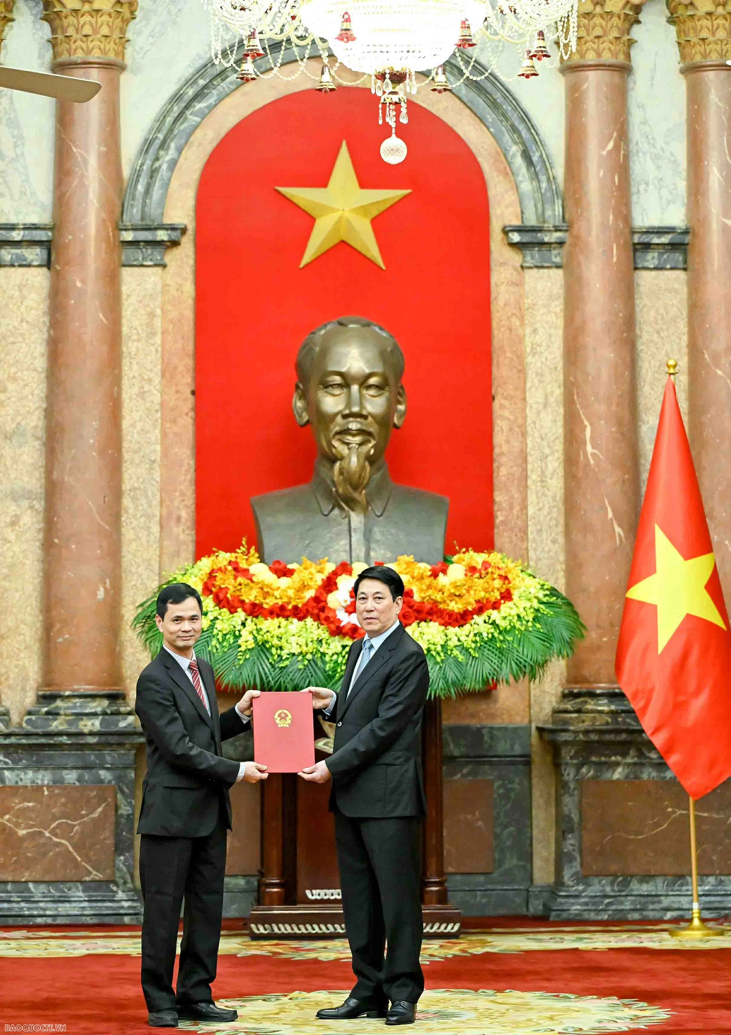 Chủ tịch nước Lương Cường trao quyết định bổ nhiệm Đại sứ Việt Nam ở nước ngoài nhiệm kỳ 2025-2028