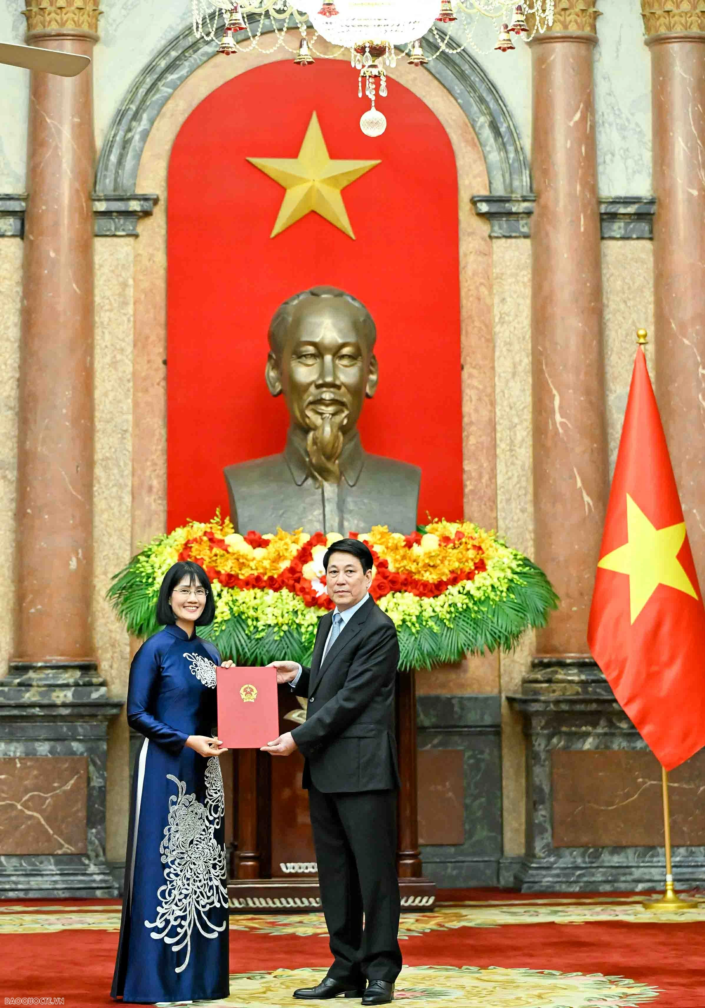 Chủ tịch nước Lương Cường trao quyết định bổ nhiệm Đại sứ Việt Nam ở nước ngoài nhiệm kỳ 2025-2028