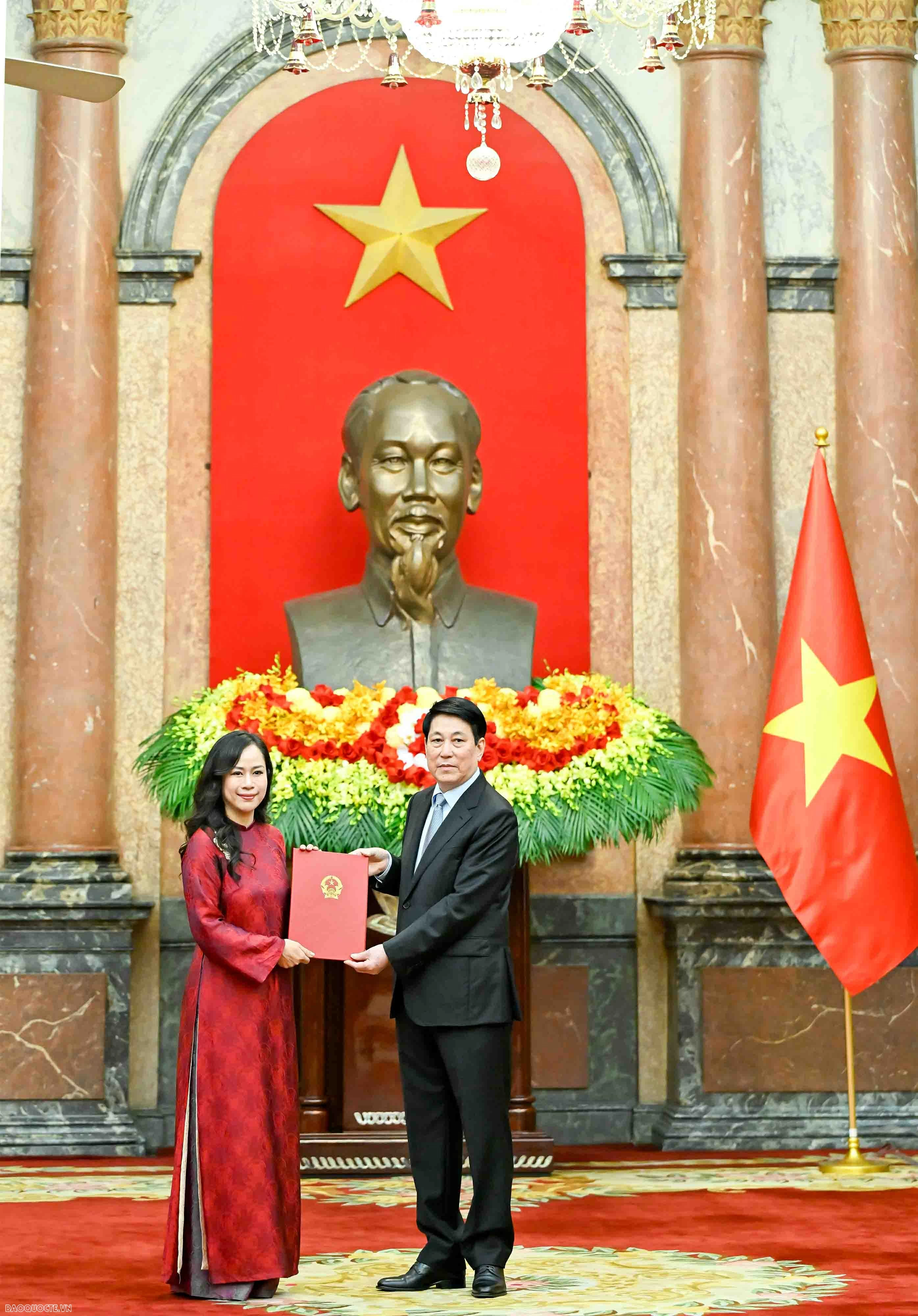 Chủ tịch nước Lương Cường trao quyết định bổ nhiệm Đại sứ Việt Nam ở nước ngoài nhiệm kỳ 2025-2028