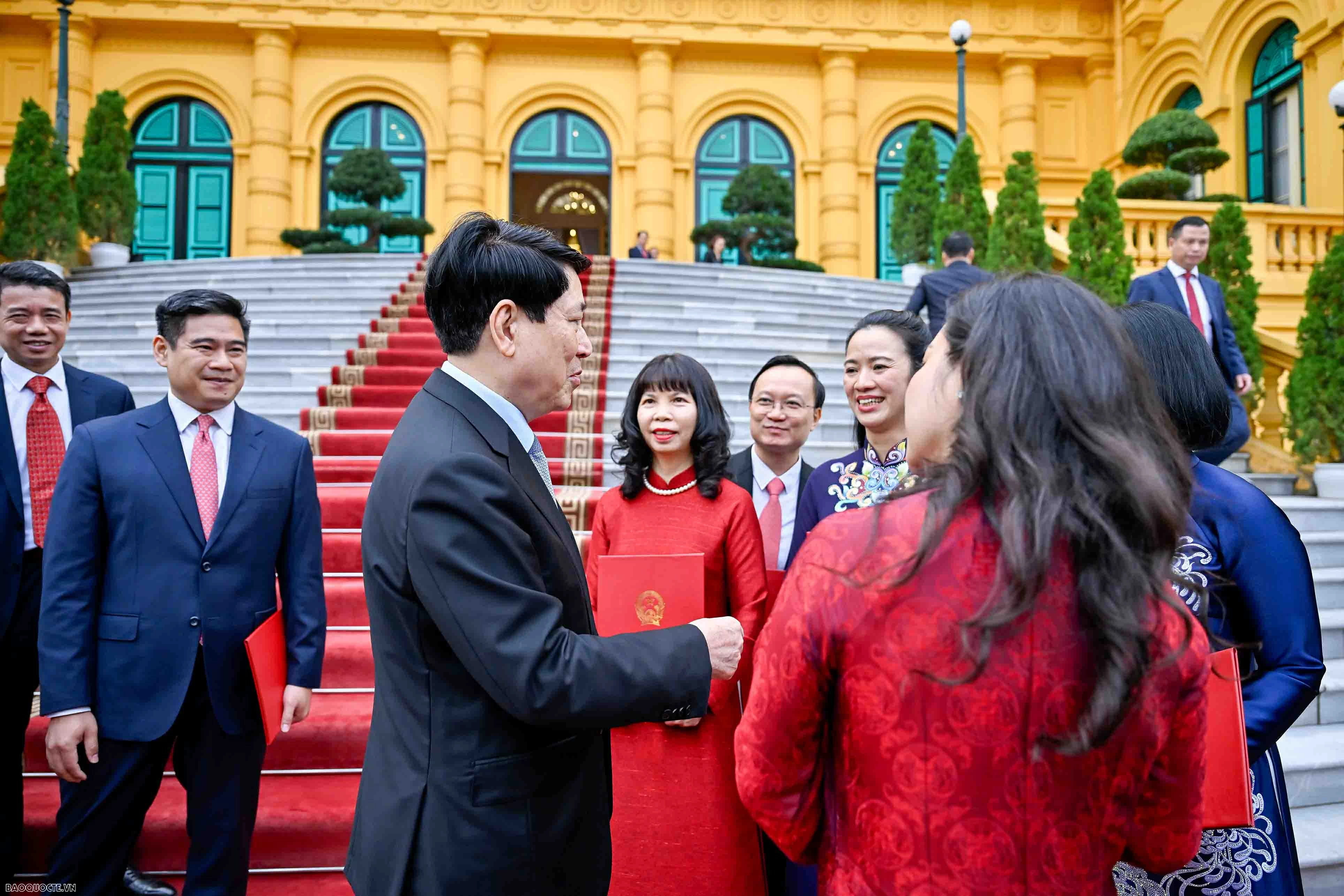 Chủ tịch nước Lương Cường trao quyết định bổ nhiệm Đại sứ Việt Nam ở nước ngoài nhiệm kỳ 2025-2028