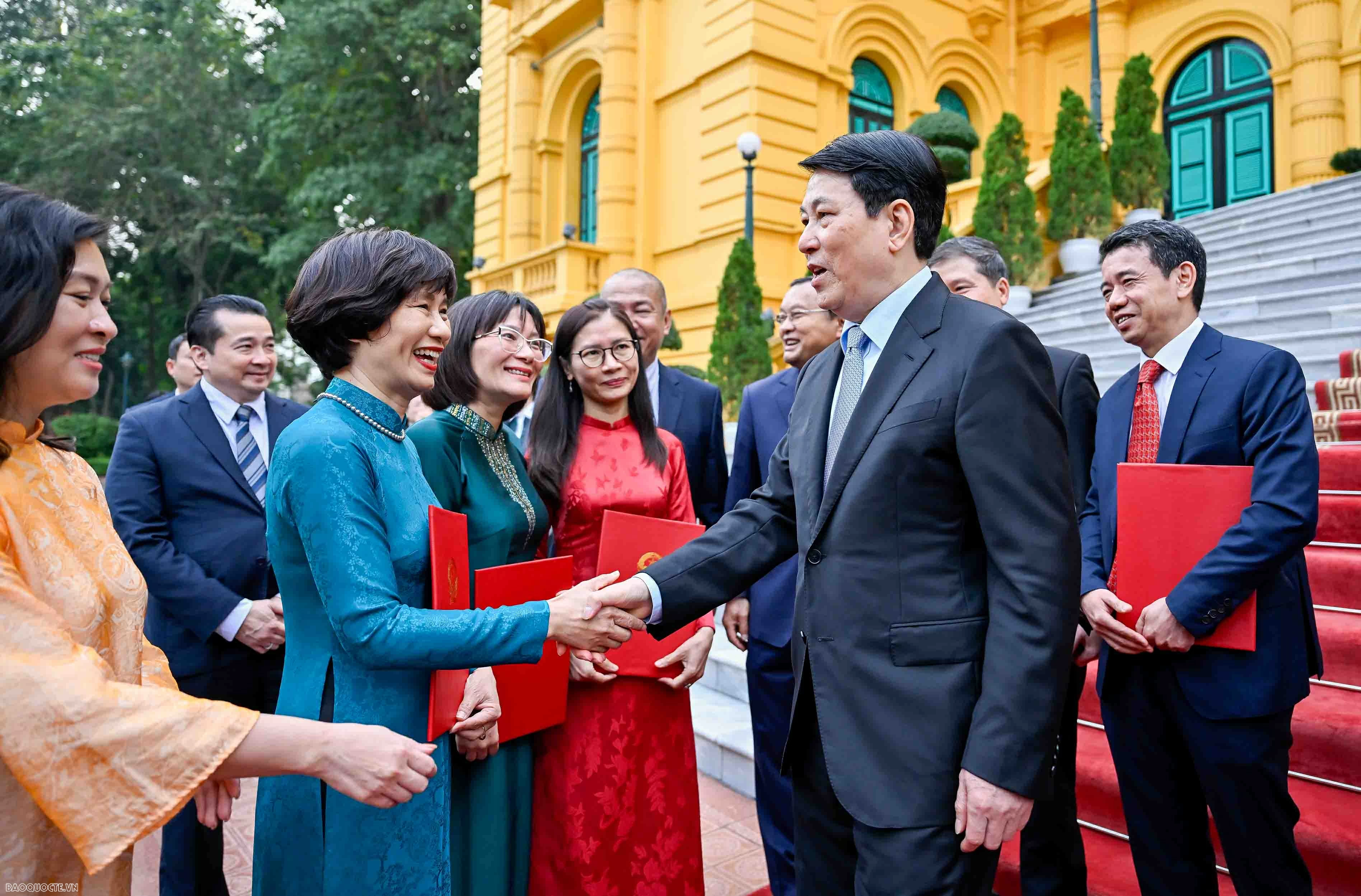 Chủ tịch nước Lương Cường trao quyết định bổ nhiệm Đại sứ Việt Nam ở nước ngoài nhiệm kỳ 2025-2028