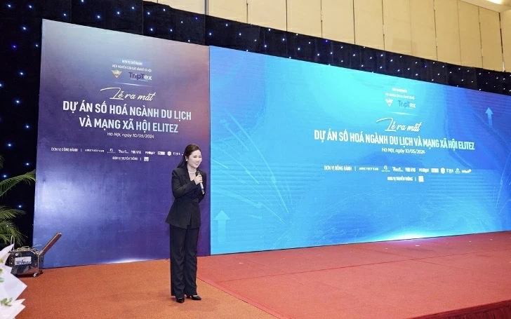 Doanh nhân Nguyễn Thị Tuyết Nhung tại chương trình “Dự án số hóa ngành du lịch và mạng xã hội ELITEZ”.