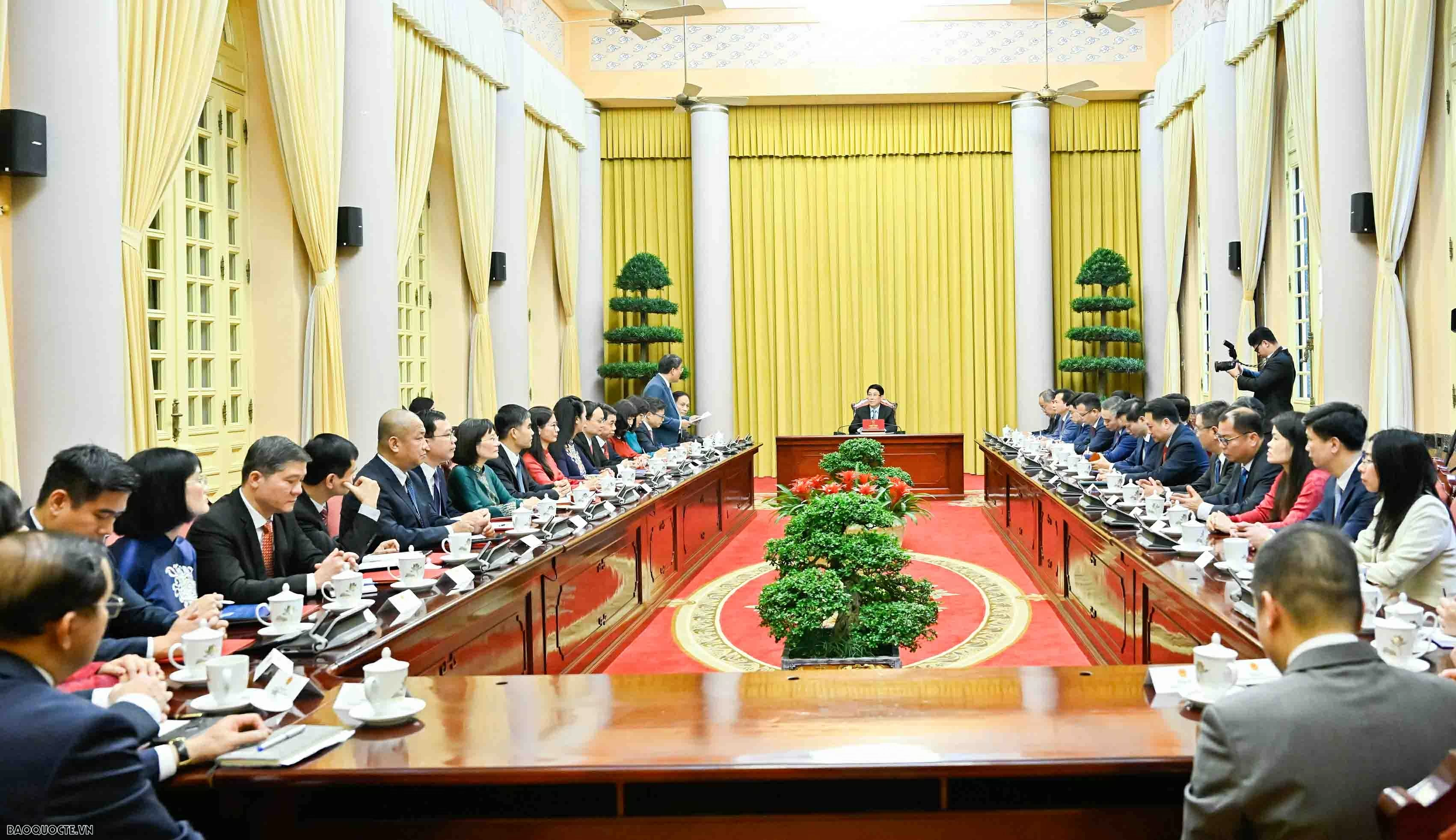 Chủ tịch nước Lương Cường giao nhiệm vụ cho các Đại sứ Việt Nam ở nước ngoài mới được bổ nhiệm Chủ tịch nước Lương Cường giao nhiệm vụ cho các Đại sứ Việt Nam ở nước ngoài mới được bổ nhiệm