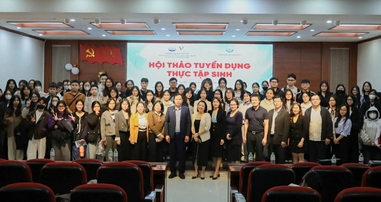 Đông đảo sinh viên Trường Đại học Thủy Lợi tham gia hội thảo. (Ảnh: BTC)