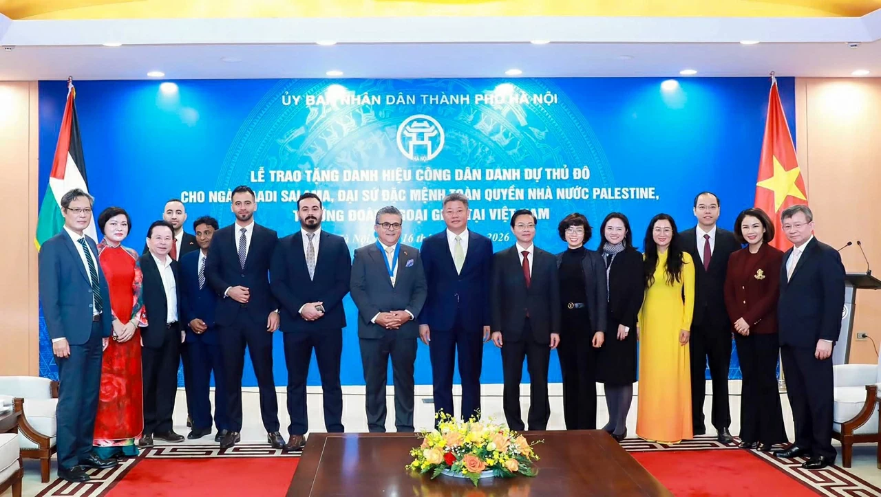 Đại sứ Saadi Salama được trao danh hiệu Công dân danh dự Thủ đô Hà Nội