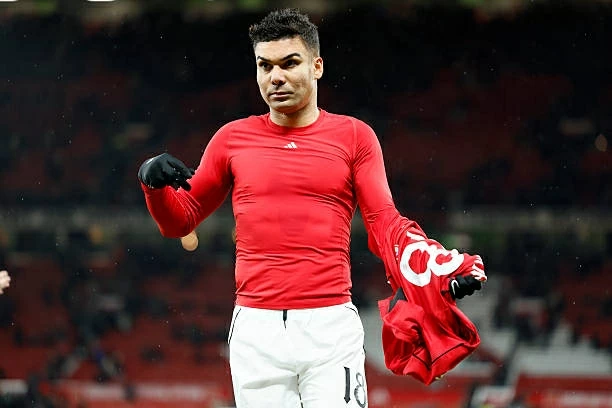 Tiết lộ điều khoản ‘không tưởng’ để Casemiro ở lại Man Utd