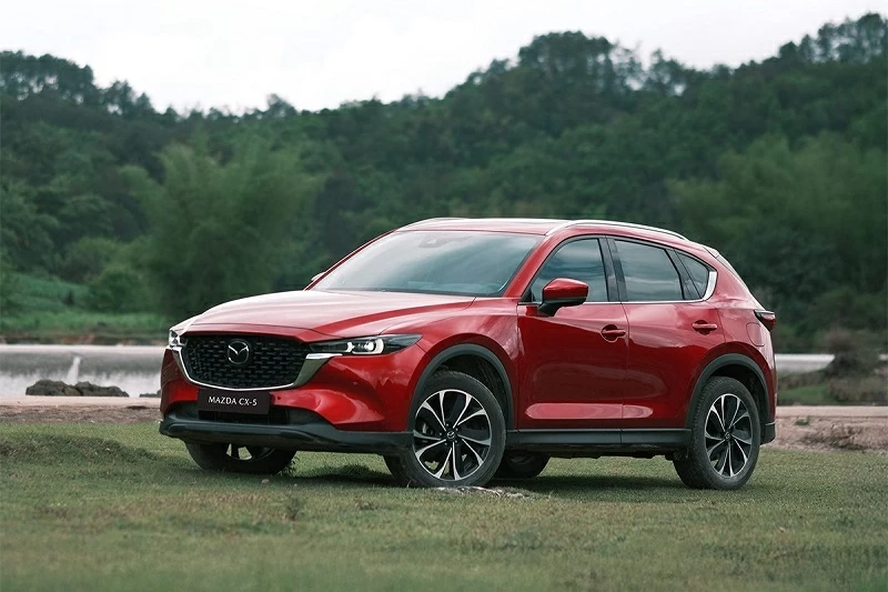 Top 5 xe SUV hạng C bán chạy nhất tháng 12/2025: Mazda CX-5 tiếp tục dẫn đầu.