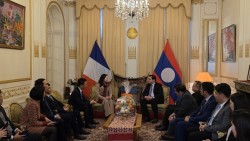 Đại sứ quán Việt Nam tại Pháp chúc mừng Đại hội XII của Lào