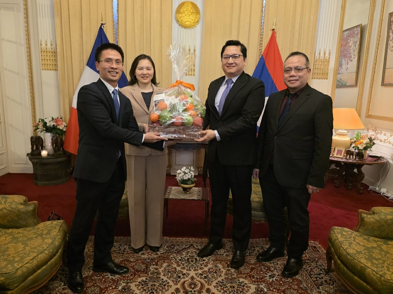 Đại sứ quán Việt Nam tại Pháp chúc mừng Đại hội XII của Lào Đại sứ quán Việt Nam tại Pháp chúc mừng Đại hội XII của Lào
