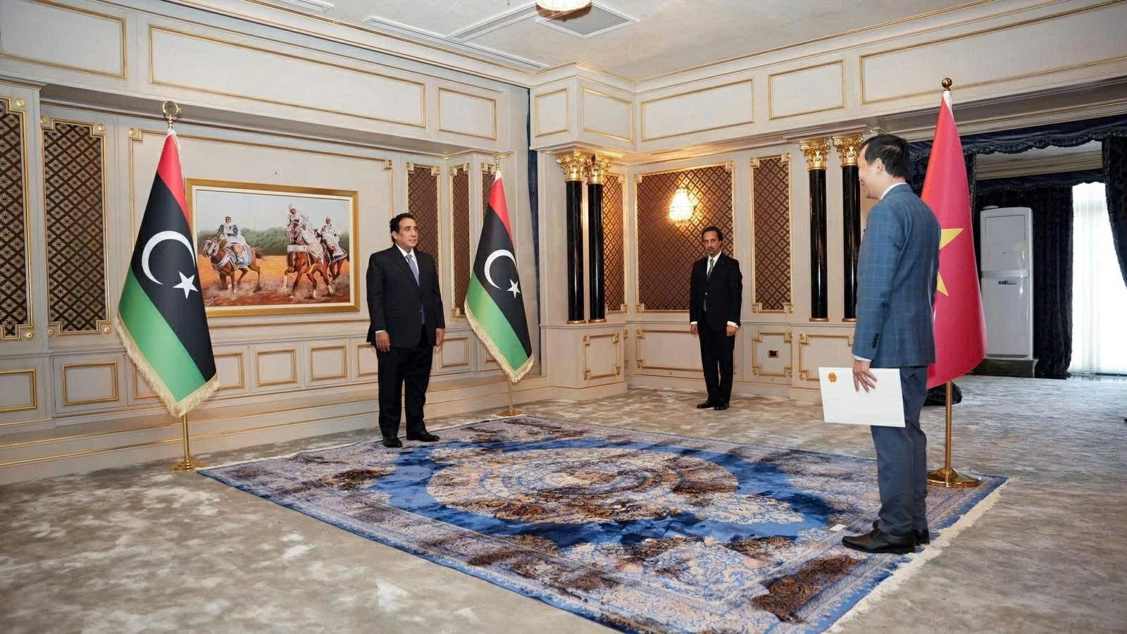 Đại sứ Nguyễn Nam Dương trình Thư uỷ nhiệm của Chủ tịch nước Lương Cường lên Chủ tịch Hội đồng Tổng thống Libya